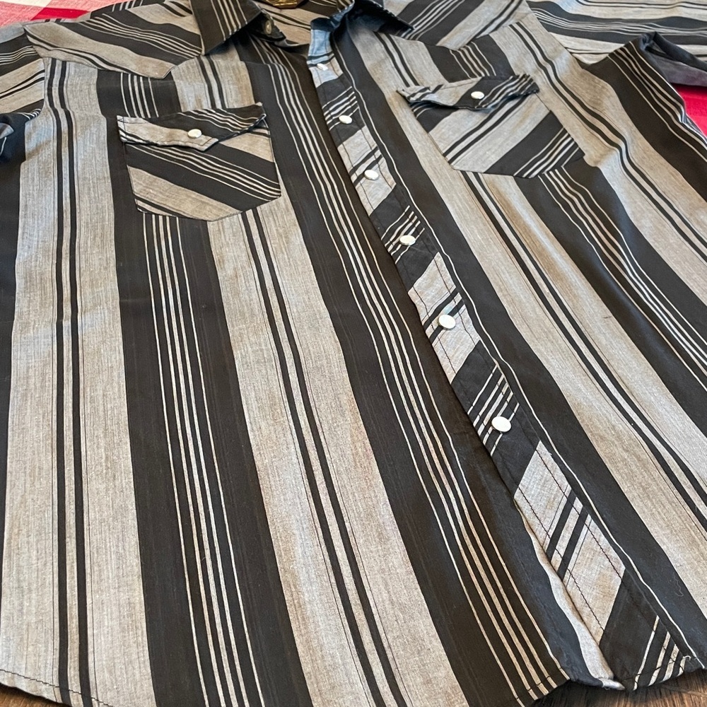 BJ-R Authentic Western Shirt Vintage Pearl Snap Size L
Great shape! - Picture 6 of 9